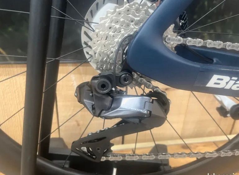 Used Bianchi Oltre Comp Ultegra Di2 2025 2025 Road & Gravel, Blue — image 2 of 3