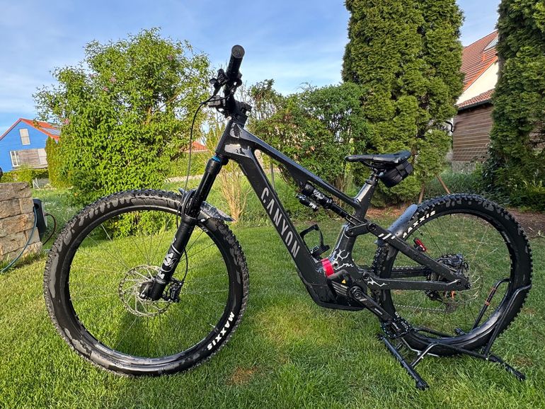 Used Canyon Spectral:ON CF 8 2023 2023 Mountainbike, Light Gray, 29, 27.5 — image 1 of 3