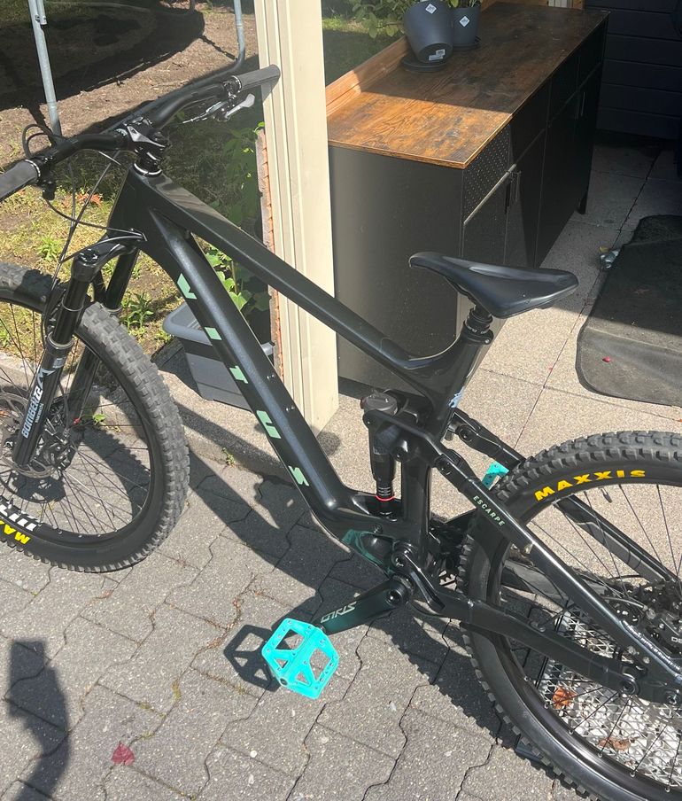 Used Vitus Escarpe 275 CR 2023 2023 Mountainbike, Black, 27.5 — image 3 of 8