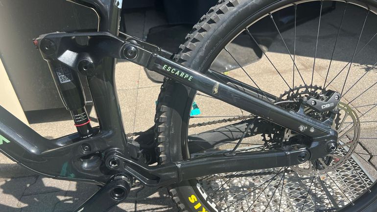 Used Vitus Escarpe 275 CR 2023 2023 Mountainbike, Black, 27.5 — image 5 of 8