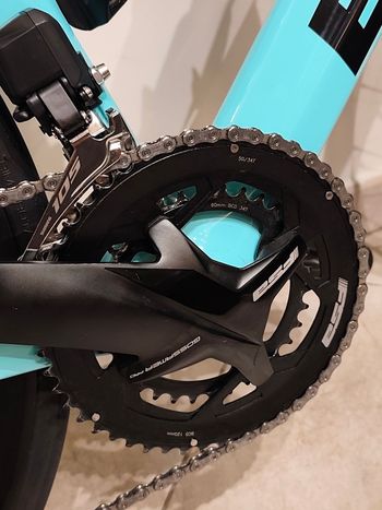 Used Bianchi Infinito XE 105 Di2 2023 2023 Road & Gravel, Green — image 4 of 5