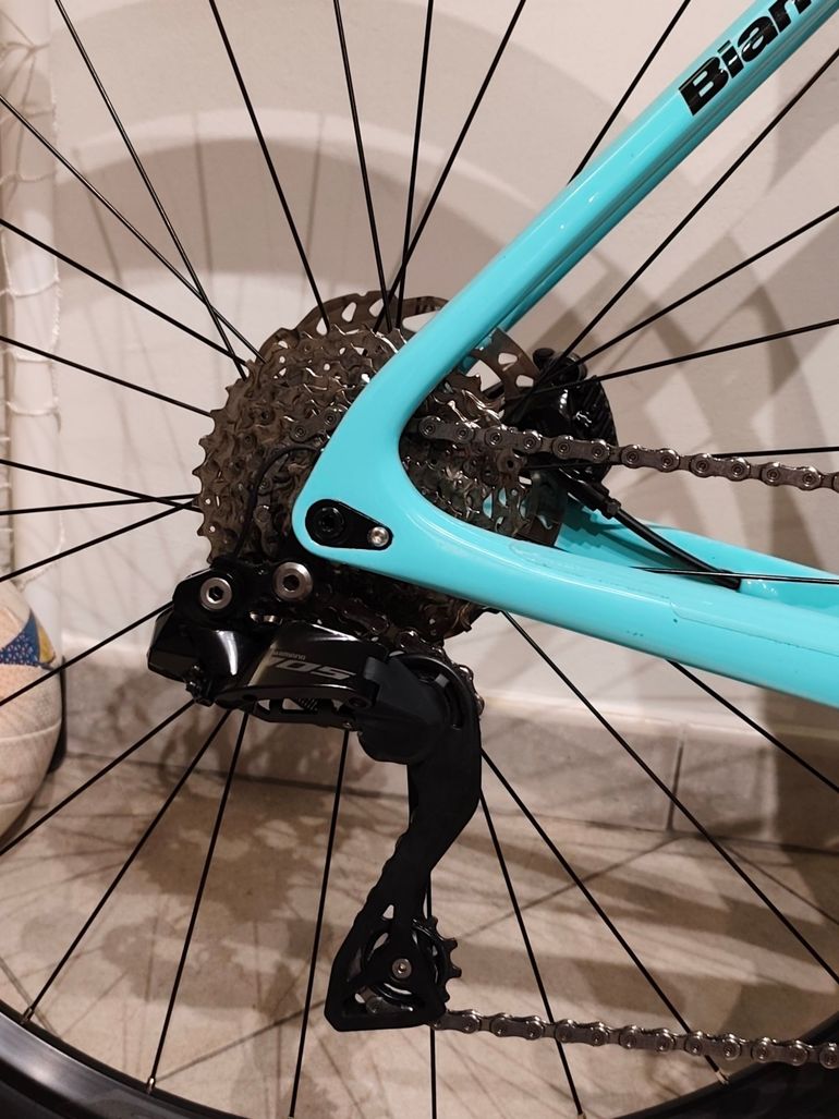 Used Bianchi Infinito XE 105 Di2 2023 2023 Road & Gravel, Green — image 3 of 5