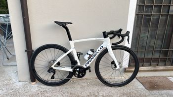 Used Pinarello F5 105 Di2 2024 2024 Road & Gravel, White — image 3 of 3