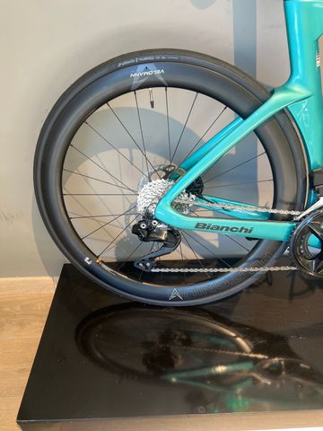 Bianchi Oltre Comp 105 Di2 2025 2025 Road & Gravel usato, Nero — immagine 3 di 12