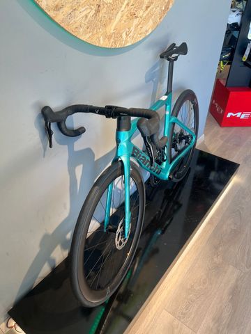 Bianchi Oltre Comp 105 Di2 2025 2025 Road & Gravel usato, Nero — immagine 11 di 12