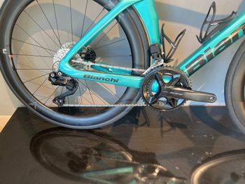Used Bianchi Oltre Comp 105 Di2 2025 2025 Road & Gravel, Black — image 2 of 12