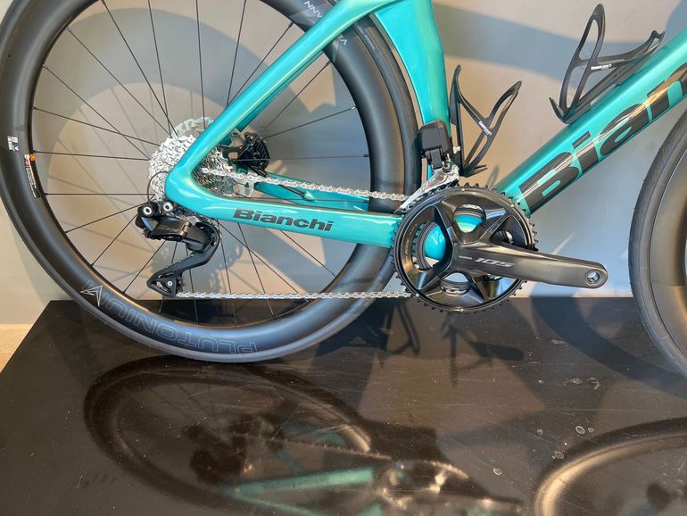 Used Bianchi Oltre Comp 105 Di2 2025 2025 Road & Gravel, Black — image 2 of 12