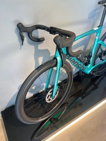Bianchi Oltre Comp 105 Di2 2025 2025 Road & Gravel usato, Nero — immagine 8 di 12