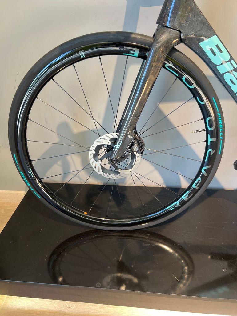 Used Bianchi SPECIALISSIMA 140TH RC DURA-ACE DI2 2025 2025 Road & Gravel, Black — image 9 of 12
