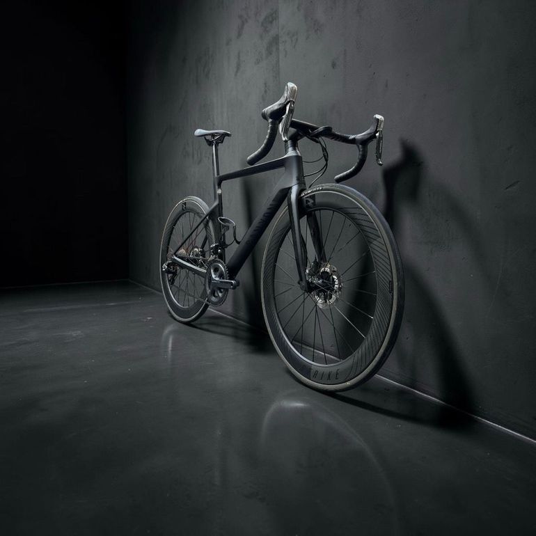 Used Canyon Aeroad CF SLX Disc 8.0 Di2 2018 2018 Road & Gravel — image 3 of 7