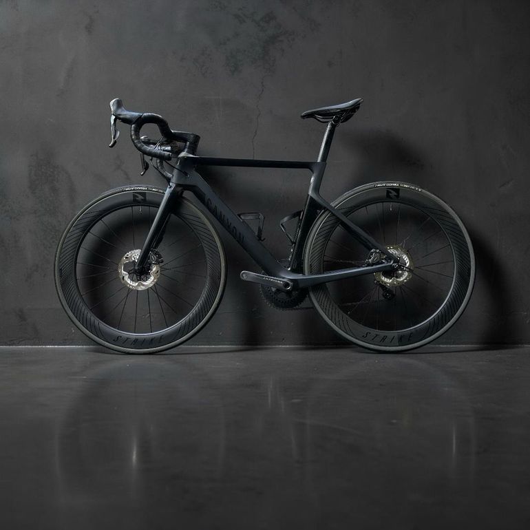 Used Canyon Aeroad CF SLX Disc 8.0 Di2 2018 2018 Road & Gravel — image 2 of 7