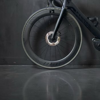 Used Canyon Aeroad CF SLX Disc 8.0 Di2 2018 2018 Road & Gravel — image 6 of 7