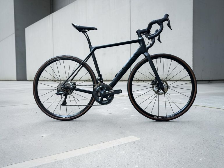 Used Canyon Endurace CF SL Disc 8.0 Di2 2019 2019 Road & Gravel, Black — image 1 of 7