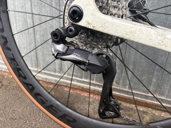 Used Trek Madone SLR 7 AXS Gen 8 2025 2025 Road & Gravel, White — image 7 of 10