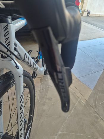Used Canyon Inflite CF SLX 8 AXS 2024 2024 Road & Gravel, White — image 7 of 9