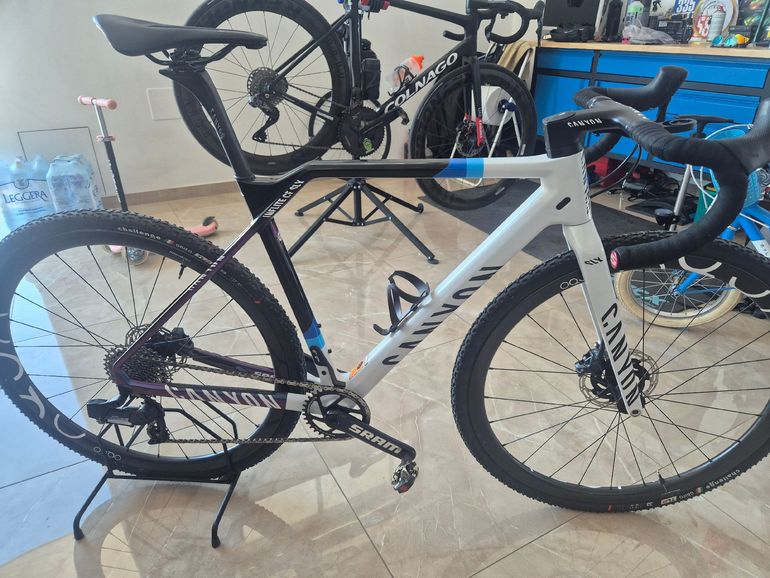 Used Canyon Inflite CF SLX 8 AXS 2024 2024 Road & Gravel, White — image 1 of 9