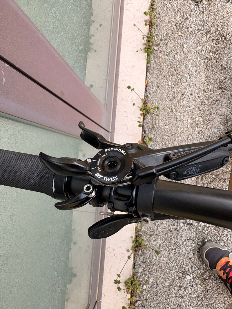 Tweedehands BMC Fourstroke 01 LT | ONE 2022 2022 Mountainbike — afbeelding 8 van 15