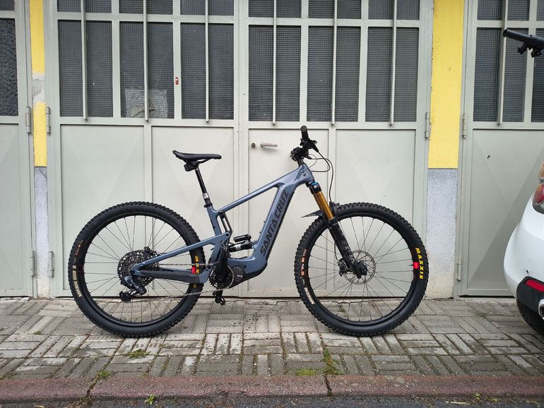 Used Santa Cruz HECKLER X01 AXS RSV / Carbon CC / 29 2023 2023 Mountainbike, Light Gray, 29 — image 1 of 4