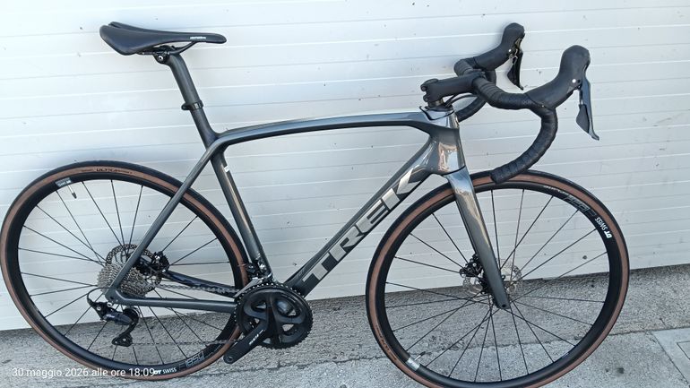Used Trek Emonda SL6 2022 Road & Gravel, Light Gray — image 1 of 13