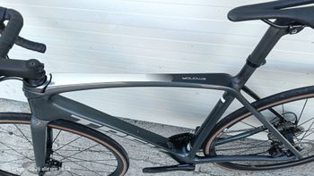 Used Trek Emonda SL6 2022 Road & Gravel, Light Gray — image 4 of 13