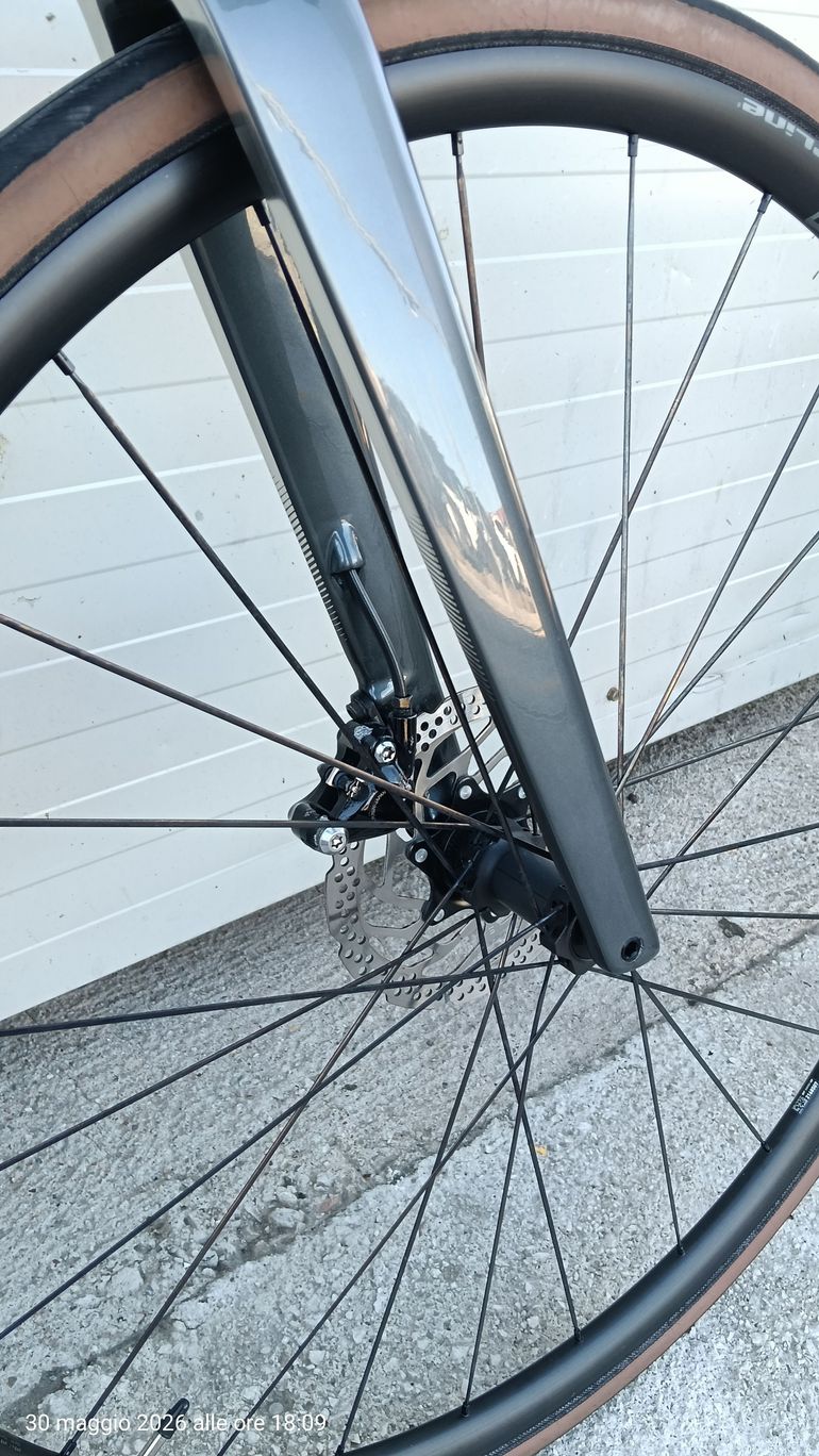 Used Trek Emonda SL6 2022 Road & Gravel, Light Gray — image 2 of 13