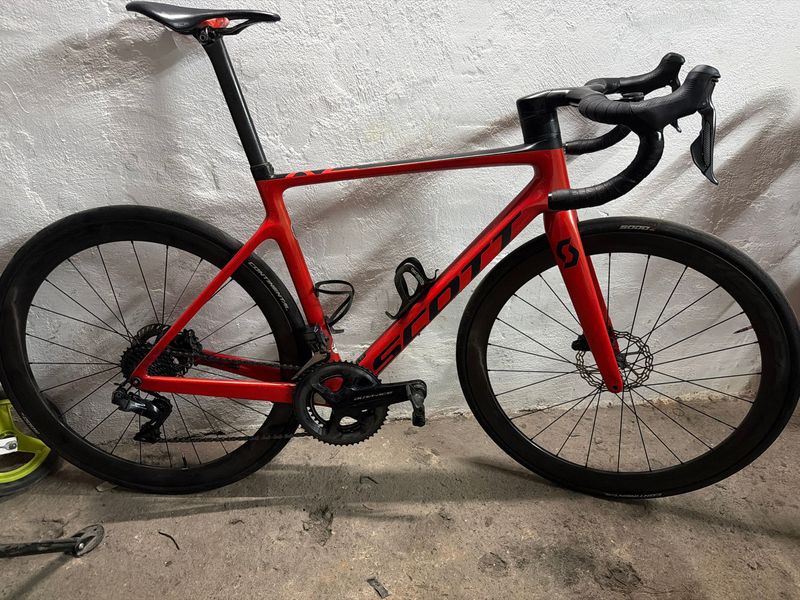 Tweedehands Scott Addict RC Pro 2023 2023 Road & Gravel — afbeelding 1 van 5