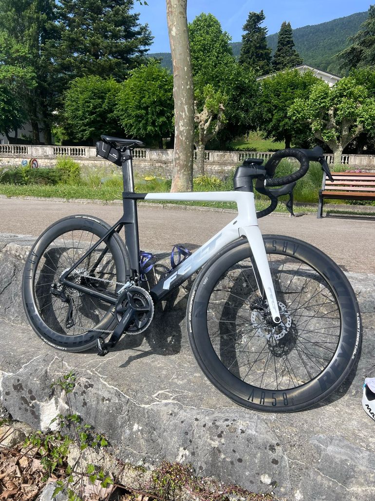 Used Felt AR Advanced 105 Di2 2023 2023 Road & Gravel, White — image 1 of 3