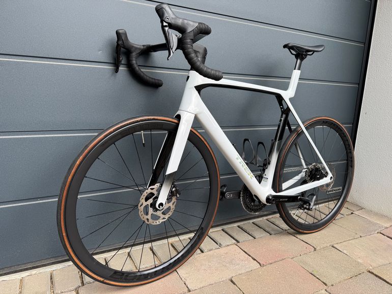 Used Trek Madone SL 6 Gen 8 2025 2025 Road & Gravel, White — image 18 of 20
