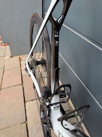 Used Trek Madone SL 6 Gen 8 2025 2025 Road & Gravel, White — image 17 of 20