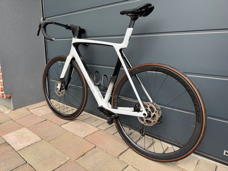 Used Trek Madone SL 6 Gen 8 2025 2025 Road & Gravel, White — image 19 of 20
