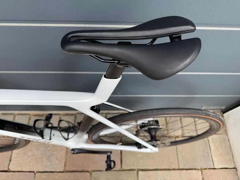 Used Trek Madone SL 6 Gen 8 2025 2025 Road & Gravel, White — image 20 of 20