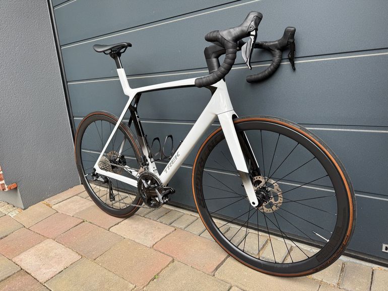Used Trek Madone SL 6 Gen 8 2025 2025 Road & Gravel, White — image 15 of 20
