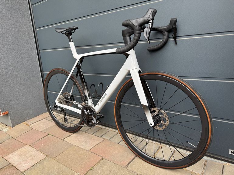 Used Trek Madone SL 6 Gen 8 2025 2025 Road & Gravel, White — image 10 of 20