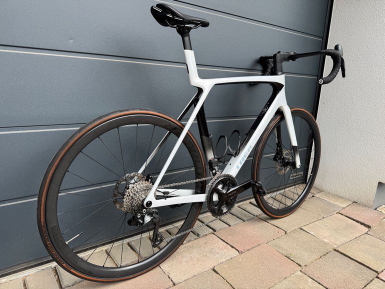 Used Trek Madone SL 6 Gen 8 2025 2025 Road & Gravel, White — image 14 of 20