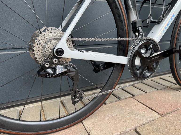 Used Trek Madone SL 6 Gen 8 2025 2025 Road & Gravel, White — image 11 of 20