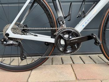 Used Trek Madone SL 6 Gen 8 2025 2025 Road & Gravel, White — image 3 of 20