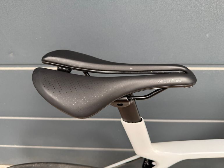 Used Trek Madone SL 6 Gen 8 2025 2025 Road & Gravel, White — image 9 of 20