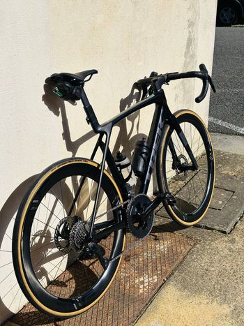 Used Trek Madone SL 6 Gen 8 2025 2025 Road & Gravel, Black — image 2 of 5