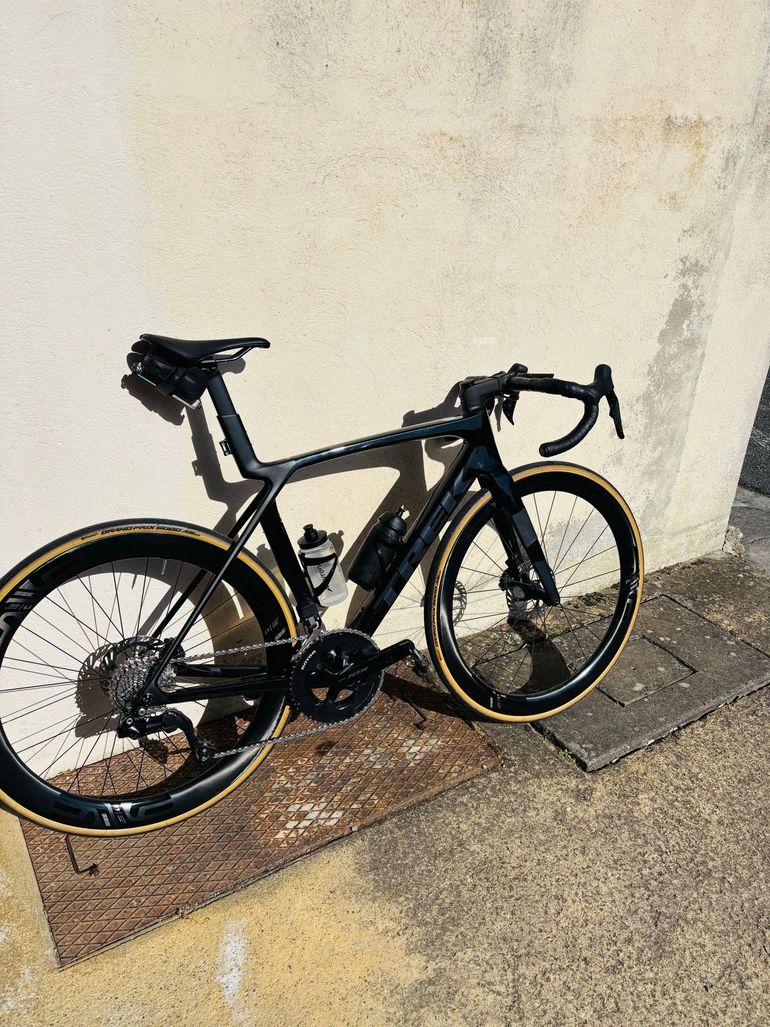 Used Trek Madone SL 6 Gen 8 2025 2025 Road & Gravel, Black — image 4 of 5