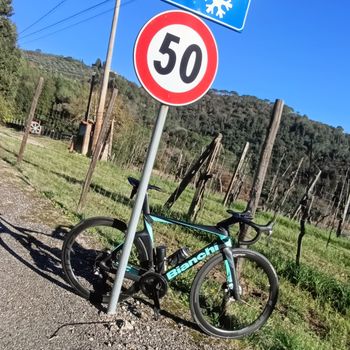 Used Bianchi Oltre Comp 105 Di2 2024 2024 Road & Gravel, Black — image 4 of 12