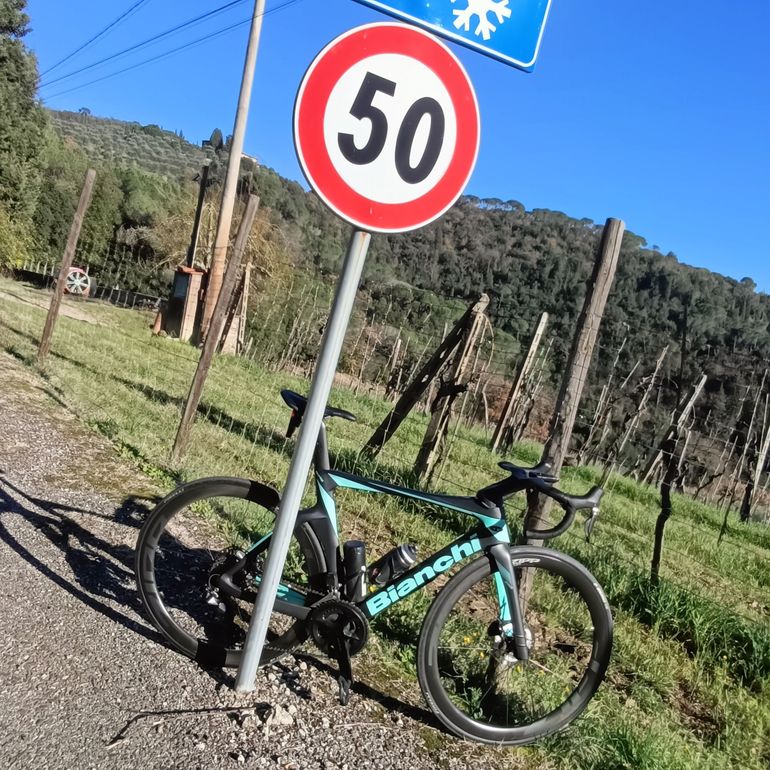 Used Bianchi Oltre Comp 105 Di2 2024 2024 Road & Gravel, Black — image 4 of 12