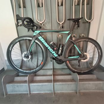 Used Bianchi Oltre Comp 105 Di2 2024 2024 Road & Gravel, Black — image 7 of 12