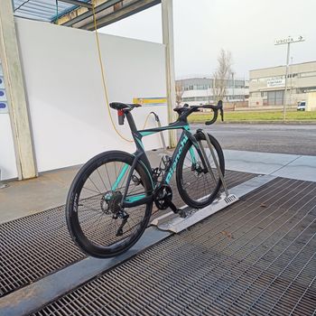 Used Bianchi Oltre Comp 105 Di2 2024 2024 Road & Gravel, Black — image 5 of 12