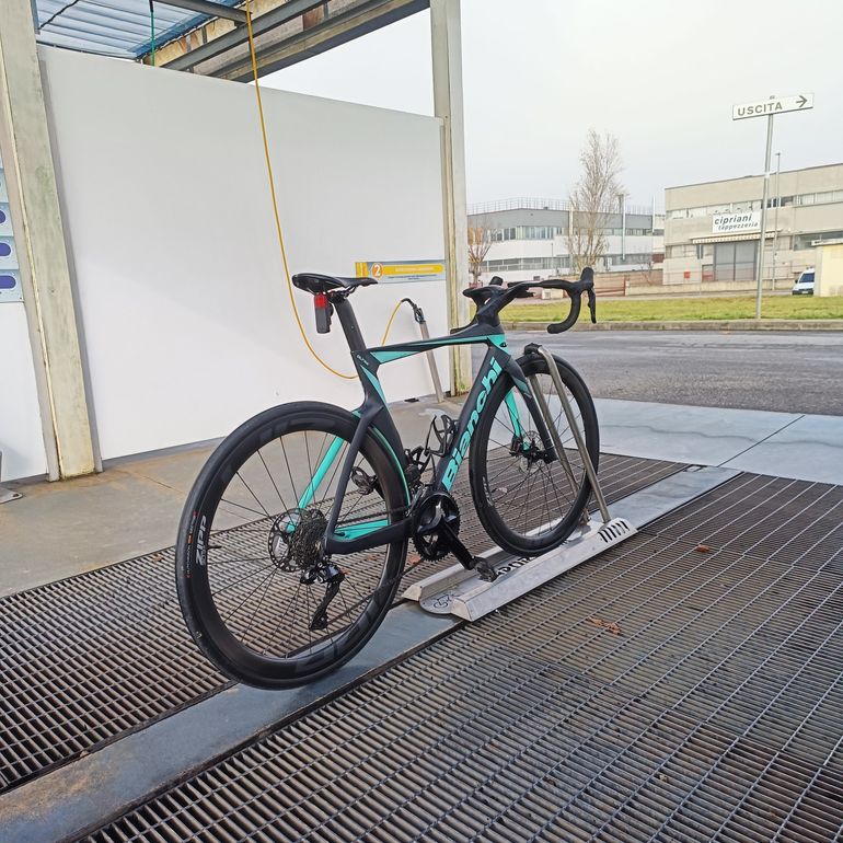 Used Bianchi Oltre Comp 105 Di2 2024 2024 Road & Gravel, Black — image 5 of 12