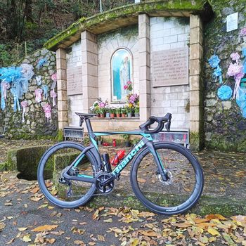 Used Bianchi Oltre Comp 105 Di2 2024 2024 Road & Gravel, Black — image 10 of 12