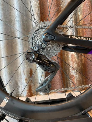 Used Pinarello DOGMA F DURA ACE Di2 Disc 2023 2023 Road & Gravel — image 3 of 12