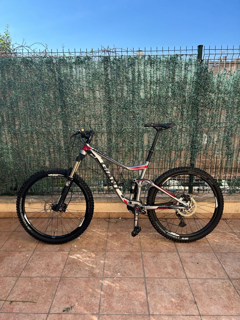 Used giant glory Giant glory Custom Shimano Deore 2018 Mountainbike, Hellgrau — image 1 of 7