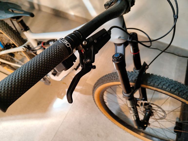 Used Specialized Stumpjumper LTD 2023 2023 Mountainbike, Hellgrau, 29 — image 13 of 25