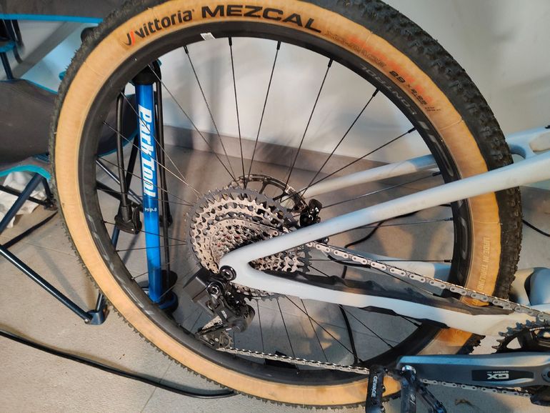 Used Specialized Stumpjumper LTD 2023 2023 Mountainbike, Hellgrau, 29 — image 20 of 25