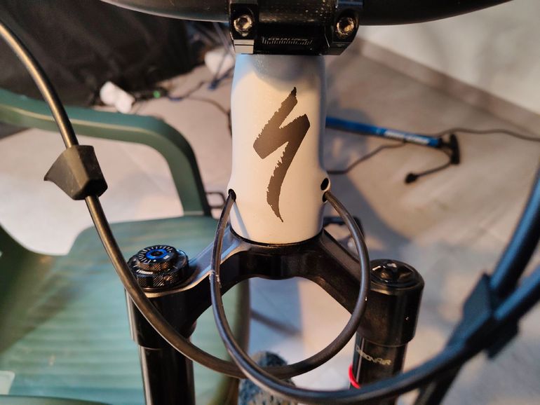 Used Specialized Stumpjumper LTD 2023 2023 Mountainbike, Hellgrau, 29 — image 9 of 25
